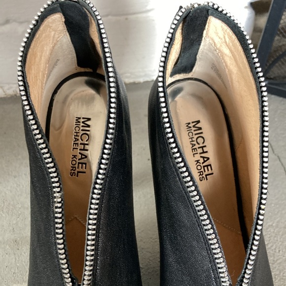 Michael by Michael Kors fantastic heel bootie peep toe with silver hardware - Picture 5 of 6